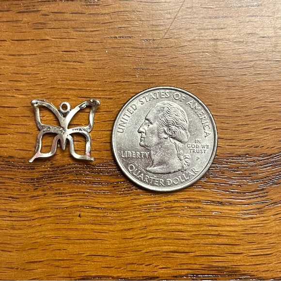 Vintage Small Sterling Silver Butterfly Charm - Picture 4 of 5